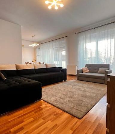 Otopeni Airport Apartment With Private Garden Exteriör bild