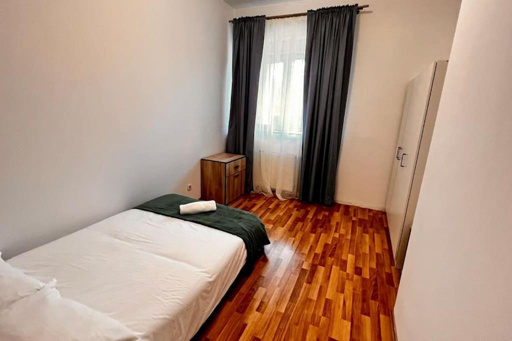 Otopeni Airport Apartment With Private Garden Exteriör bild
