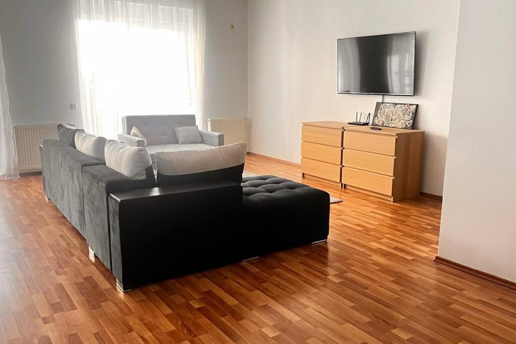 Otopeni Airport Apartment With Private Garden Exteriör bild