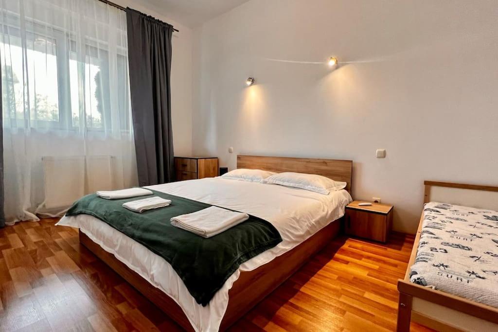 Otopeni Airport Apartment With Private Garden Exteriör bild