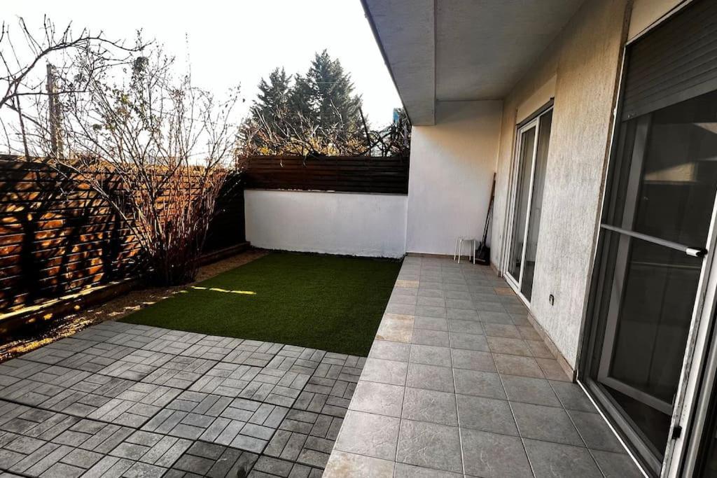 Otopeni Airport Apartment With Private Garden Exteriör bild
