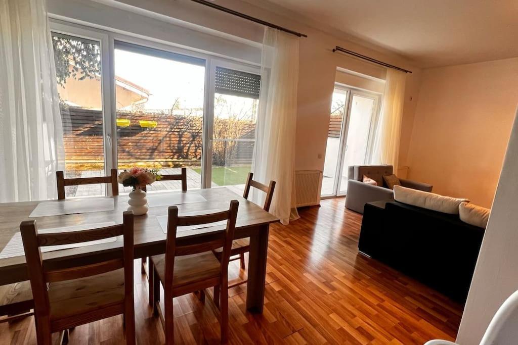 Otopeni Airport Apartment With Private Garden Exteriör bild
